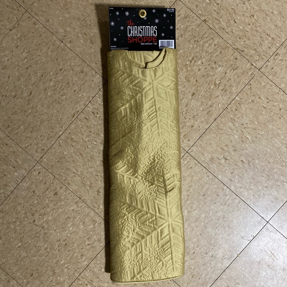 50” Gold Christmas tree skirt nwt